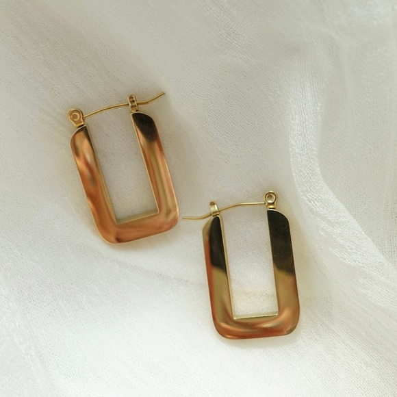 Waterproof gold plated square earrings - Picture 4 of 6